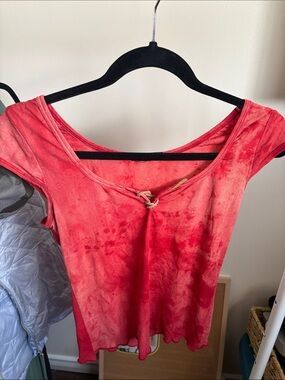 Women’s Short Sleeve Knot-Front Tee in Coral Red